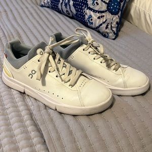SALE —- The Roger On cloud sneakers